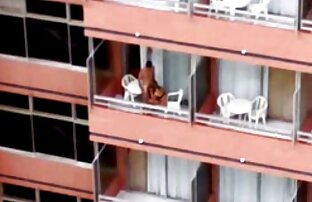 XXX Impresionante puta en un cuerpo de rejilla frota su coño durante la mierda orgias rubias
